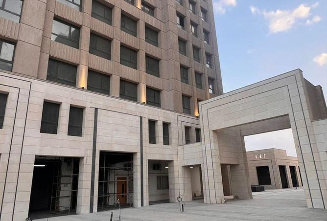 موقع مميز لعيادة متشطبة بالتكيفات بمقدم 1,492,000