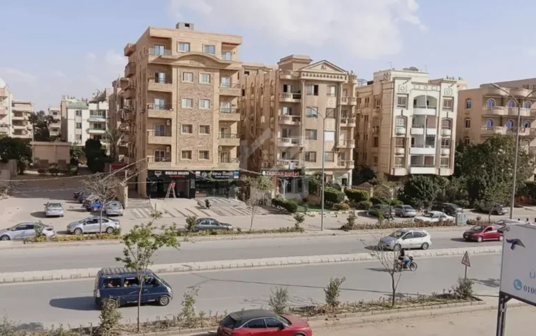 معرض تجاري للايجار بمدينة 6 اكتوبر على شارع رئيسي