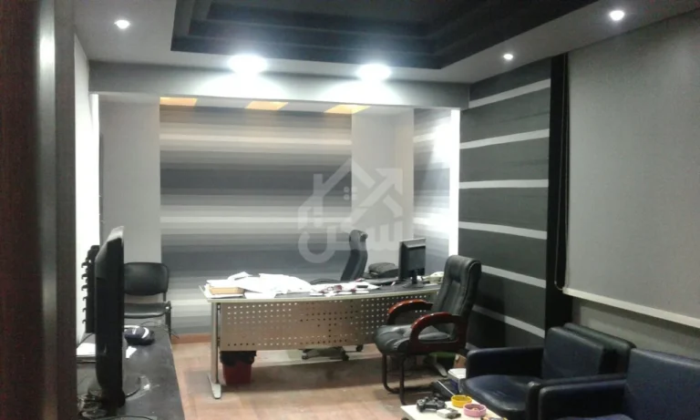 مقر اداري للبيع بالمهندسين في موقع ممتاز علي الشارع الرئيسي بين جامعة الدول العربية وميدان لبنان